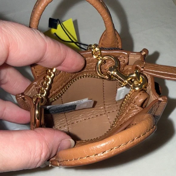 The Nano Tote Bag Charm - Picture 6 of 10